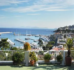 Gran Paradiso Отель Казамиччола-Терме